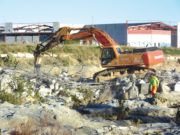 L’enderrocament del pont del Pont Roig quasi acabat
