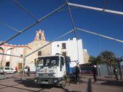 Preparatius per a Sant Antoni i Sant Sebastià a la plaça de l’ermita de Vinaròs