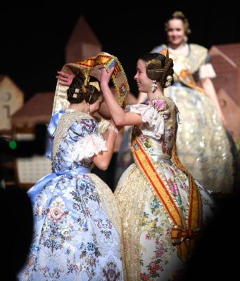 La Falla Benicarló celebra el seu 50 aniversari amb una espectacular presentació