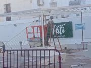 Obres de instal·lació de nova pèrgola al pati del Mercat Municipal